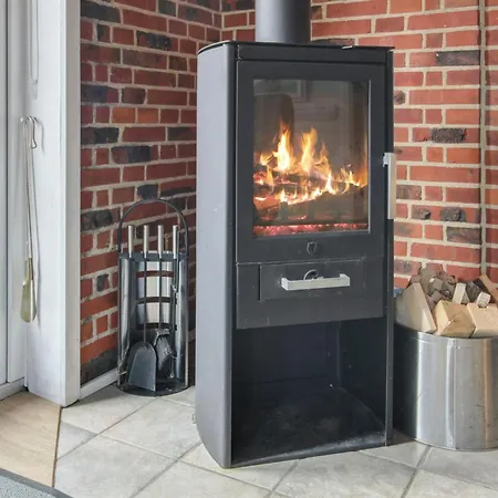 Hendrine - 500m From The Sea By Interhome Lakolk