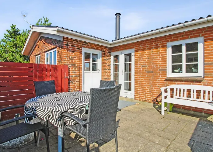 Hendrine - 500m From The Sea By Interhome Lakolk