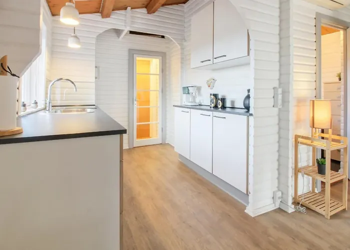 Hendrine - 500m From The Sea By Interhome Lakolk