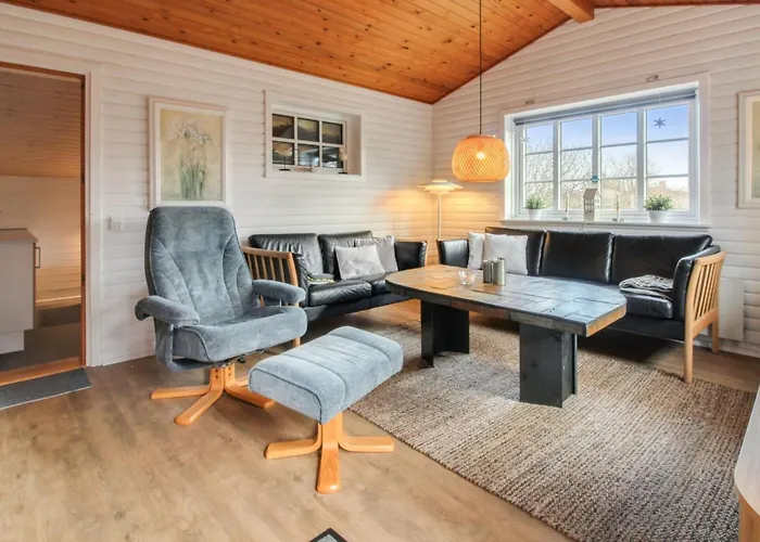 Hendrine - 500m From The Sea By Interhome Lakolk