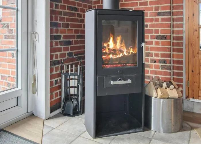 Hendrine - 500m From The Sea By Interhome Lakolk