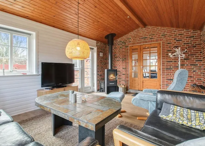 Hendrine - 500m From The Sea By Interhome Lakolk